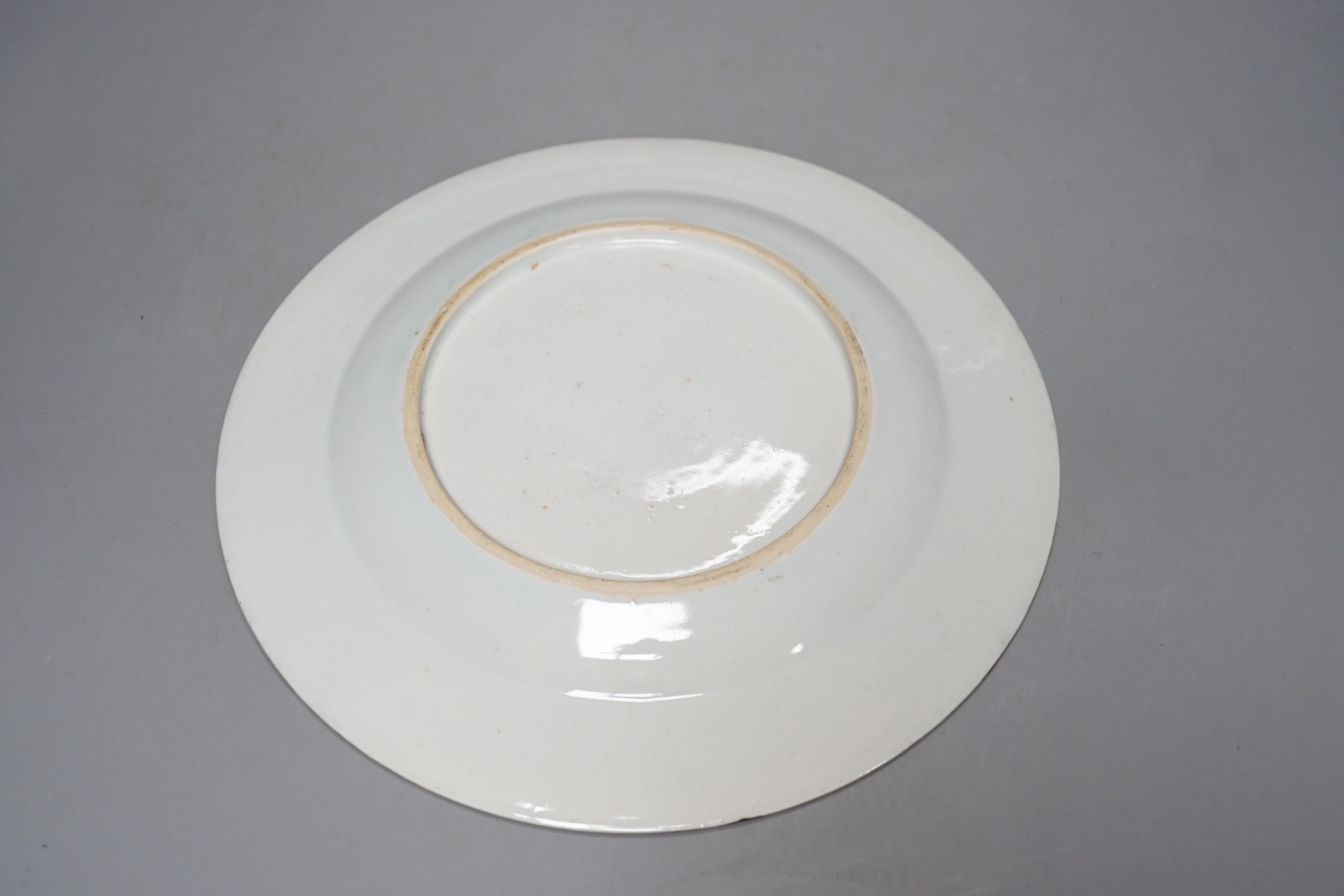 An 18th century Chinese clobbered plate, 23 cms diameter.